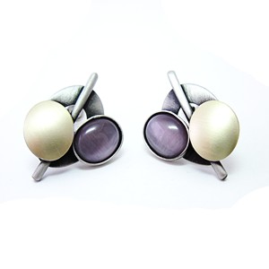 Two tone Post-style Earrings with Plum Catsite